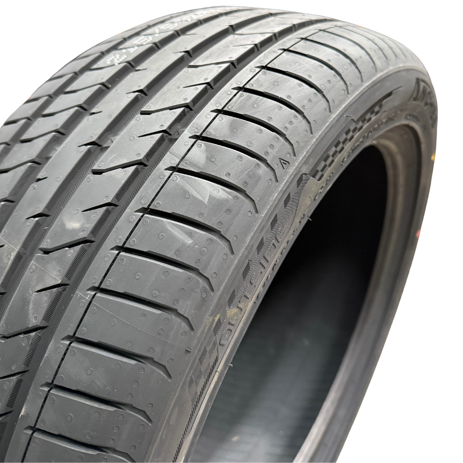 Anchee - 215/55R17 98W EV TYRE