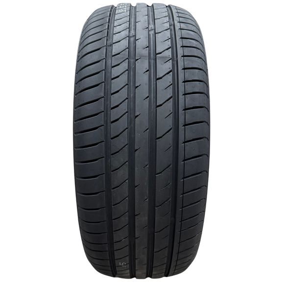 Anchee EPfounder Electric Vehicle Tyre close-up showcasing high performance asymmetric tread for increased lateral rigidity and improved road contact
