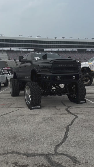 Video showing New Mutant X-MT-RAM on display then close up on tyres
